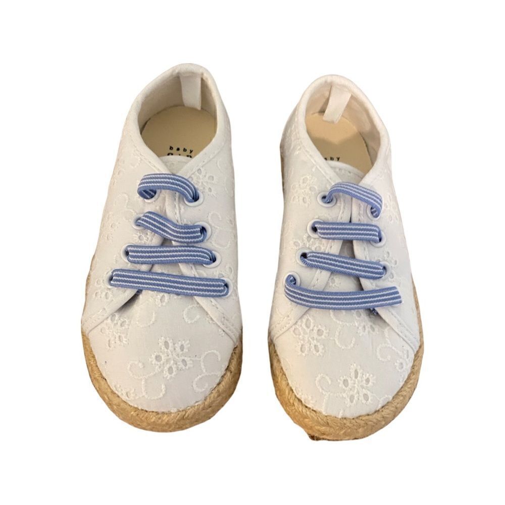 NEW - GAP white eyelet espadrille slip-ons. Size 8
